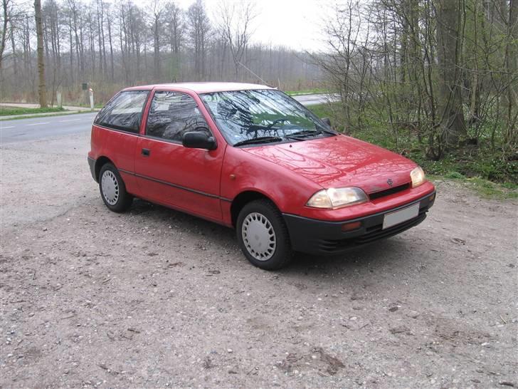 Suzuki Swift 1.0 billede 1