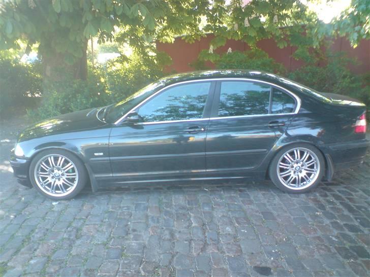 BMW 320i E46  Solgt - Pænt parkeret i skyggen. billede 7