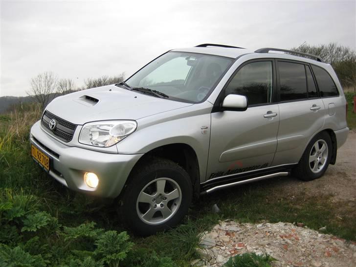 Toyota Rav 4 2,0 D4D *solgt* - Nyvasket, og med sidebars billede 11