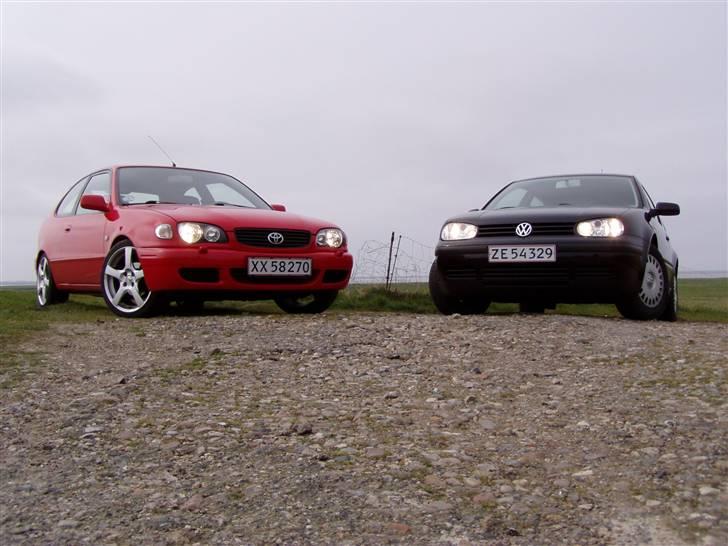 VW Golf IV TDI - Her ser i Heidi sammen med en af hendes veninder! :D på tur i det blå billede 4
