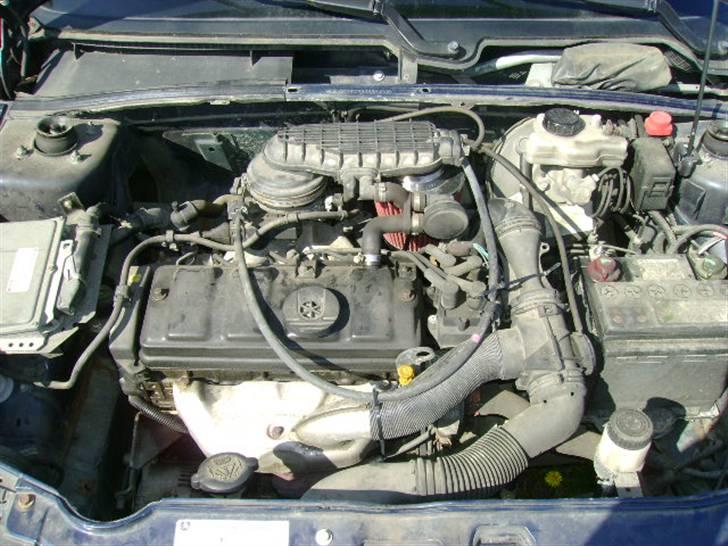 Citroën Saxo 1,1 - Ja ja der er skam også motor i den billede 12