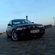 BMW 328 i  solgt