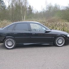 Opel Vectra b 1.8 Totalskadet