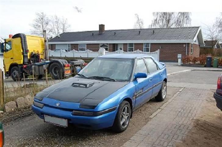 Mazda 323F billede 2