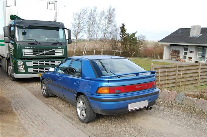 Mazda 323F billede 4