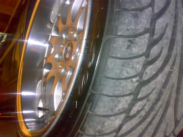 BMW 530i V8 Touring SOLGT - Så er fælgkant poleret billede 13