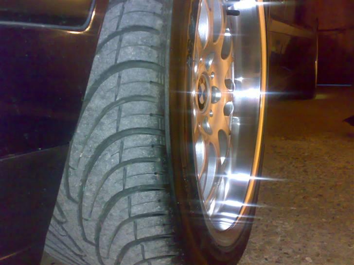 BMW 530i V8 Touring SOLGT - Så er fælgkant poleret billede 14