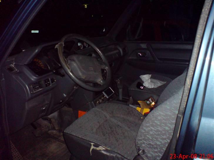 Mitsubishi Pajero 3.0 V6 24V - Beskidt bil, fruen har ikke ryddet op efter sig efter løn... (Fy-Fy)   billede 15