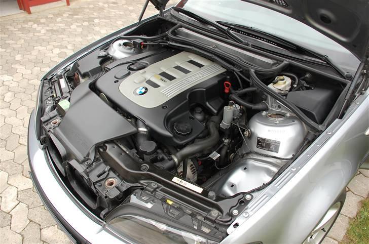 BMW 330D Touring - SOLGT billede 4