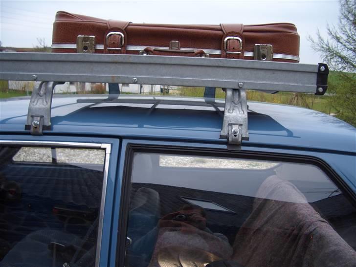 VW Polo mk1 RETRO - DØD :( - Praktisk med lidt ekstra plads på toppen af bilen, der er ikke for meget plads inde i bilen. billede 6