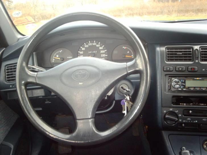 Toyota Carina E 1.6 billede 8