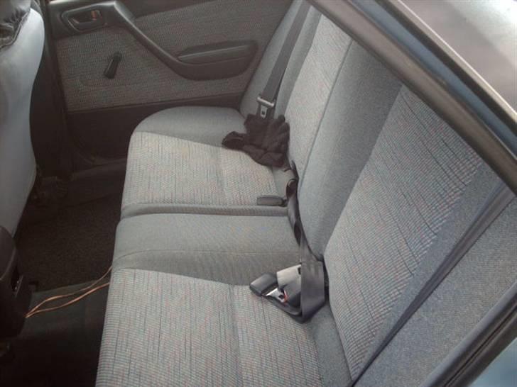 Toyota Carina E 1.6 billede 9