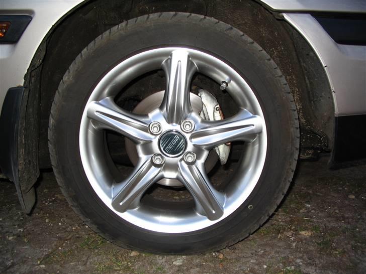 Mazda 323f - Sutterne :D  billede 16