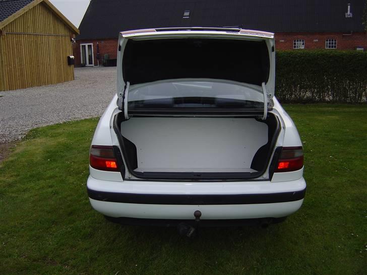 Toyota Carina E  billede 1