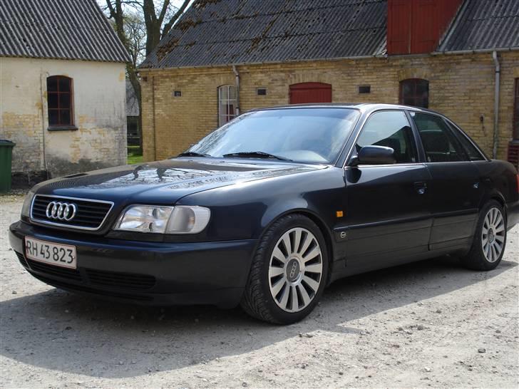 Audi A6 Limousine 2,6 V6 SOLGT billede 2