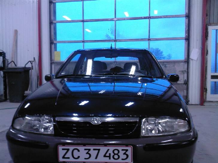 Mazda 121 1,3LX 3D SOLGT billede 2