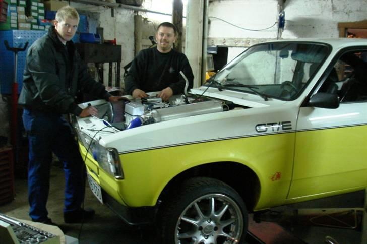 Opel Kadett C GT/E - Mig og "greven" fintænker... (greven til venstre, iført hvid hud :-)) billede 10