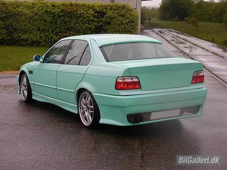 BMW 328 (320) SOLGT - Har en udstødning med 4 afgange liggende som mangler at blive monteret.  billede 4