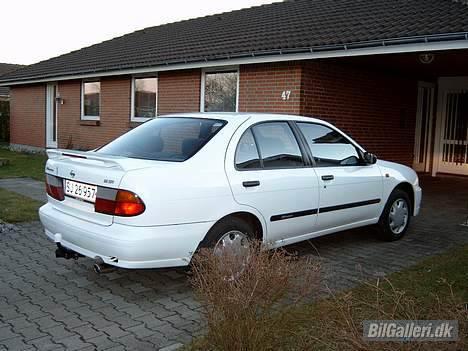 Nissan Almera 1,6 SR **SOLGT** - Smuk er hun.. (selv med hendes 14" vinterf.) billede 2