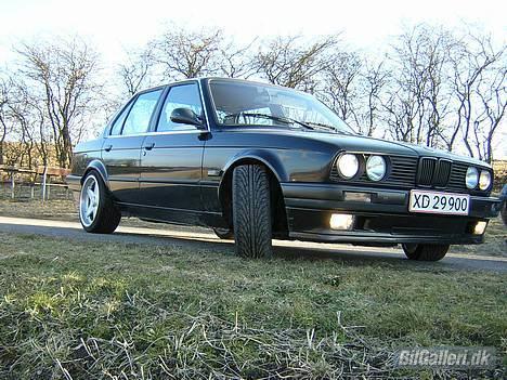 BMW 320i  billede 1