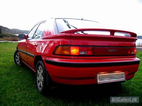 Mazda 323F billede 3
