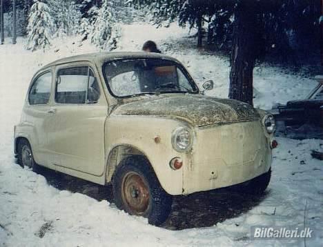 Fiat 600D/Neckar Jagst 2 - Mosegrodd panser. En bekk hadde sitt leie midt under vognen. billede 1