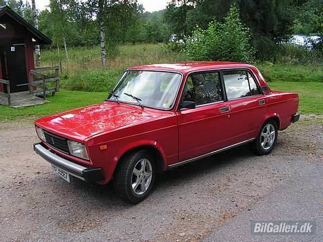 Lada 2105 - Ladaen forandret utseende med nye fælger! billede 1