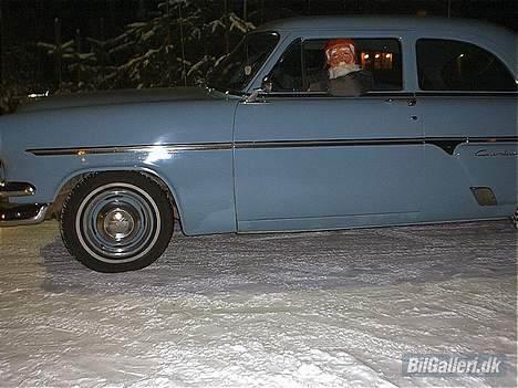 Amerikaner Ford Customline Tudor - Hvem er det bag rattet tro? billede 3