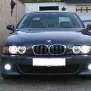 BMW E39 523i