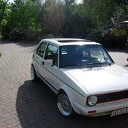 VW Golf GTI Pirelli