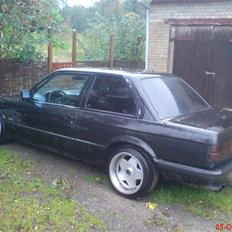 BMW E30 325