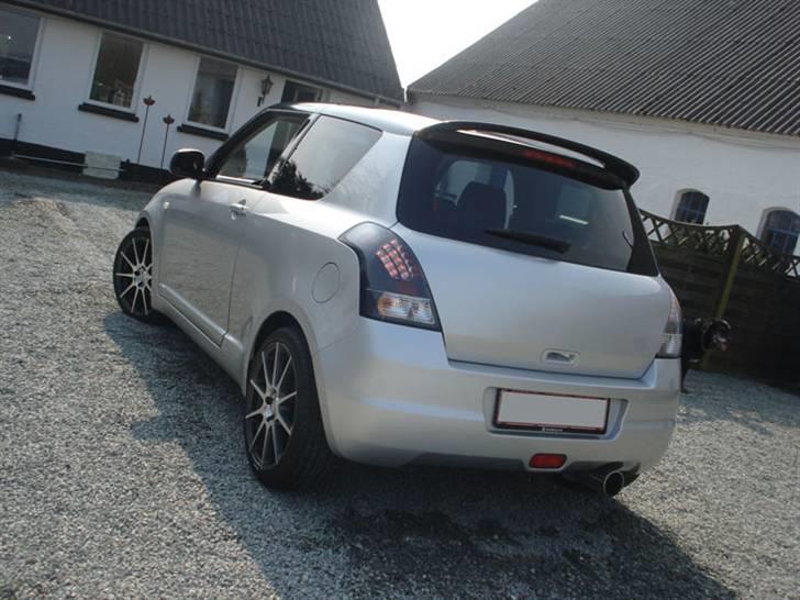 Suzuki Swift SOLGT - 40% toned ruder i bag billede 8