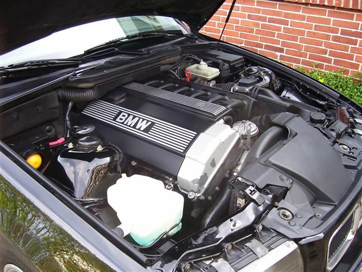 BMW E36 - 320i - Det ser jo rent og nydeligt ud billede 12