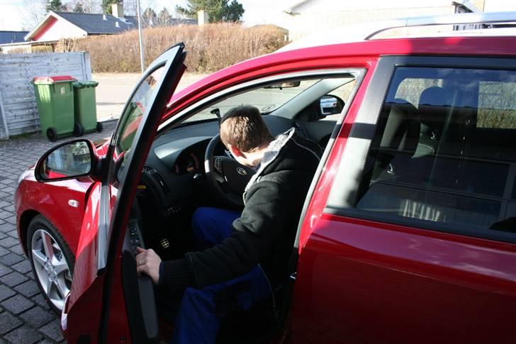 Kia Ceed SW Sport - 1. gang jeg stiger ud af bilen billede 10