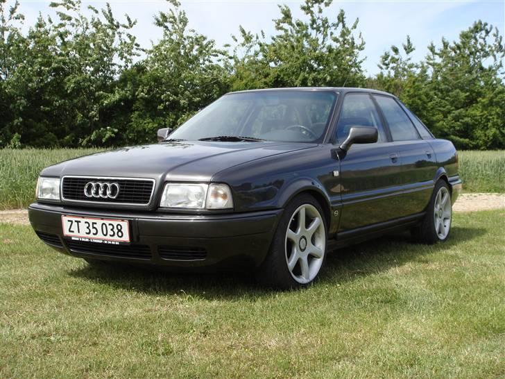 Audi 80 - Ligner ikke ligefrem en bil fra 87 :P billede 1