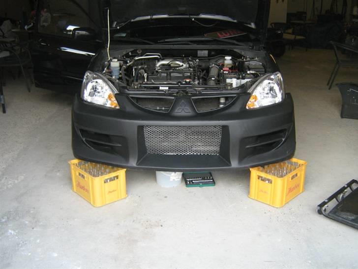 Mitsubishi lancer 1.6 mini evo - den nye front.. mmmmm.. billede 10