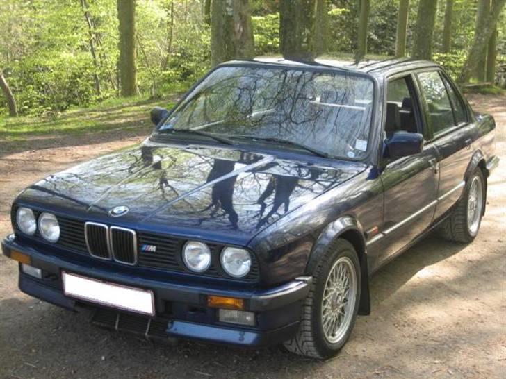 BMW                                   E30 324td billede 1