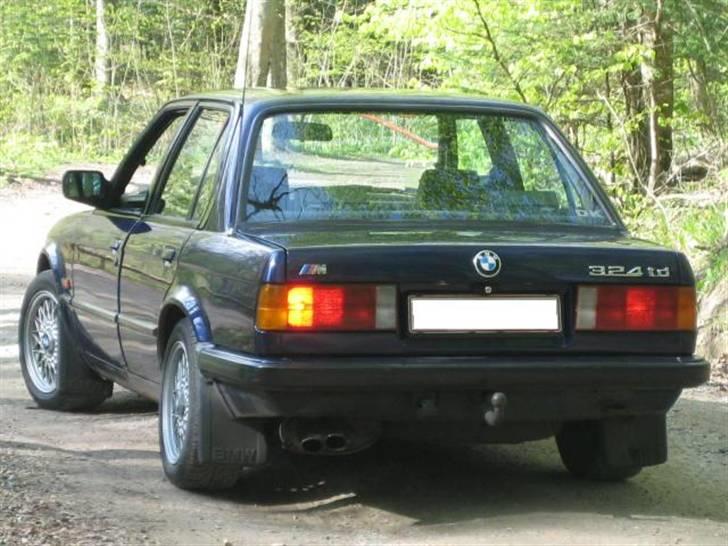 BMW                                   E30 324td billede 4