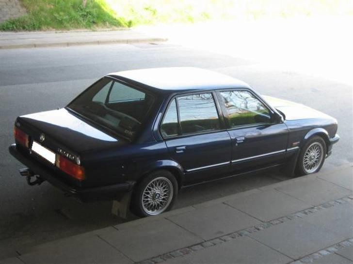 BMW                                   E30 324td billede 5