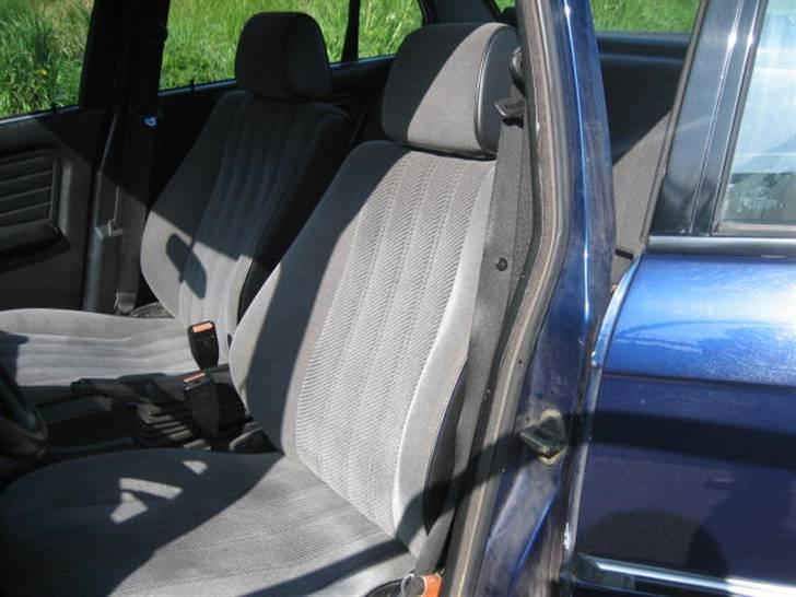 BMW                                   E30 324td billede 6