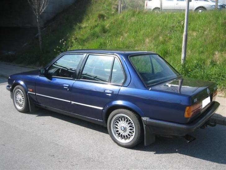 BMW                                   E30 324td billede 11
