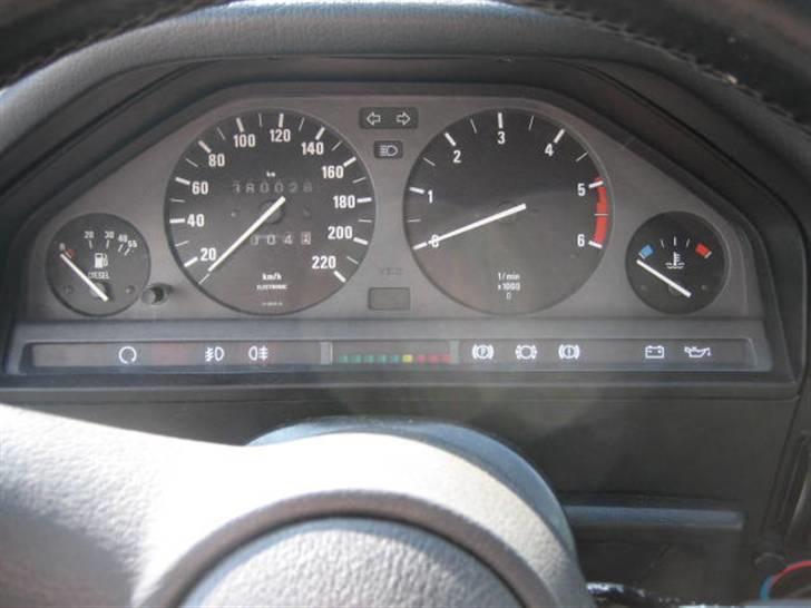 BMW                                   E30 324td - 380.000 km - kun lige kørt til :) billede 14
