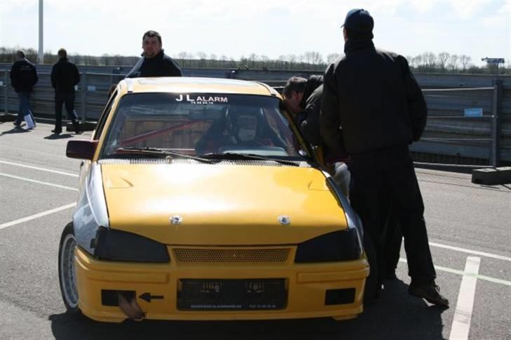 Opel Opel Kadett BaneRacer - er lige i pit for at snakke med mekanikerne om bilen billede 2