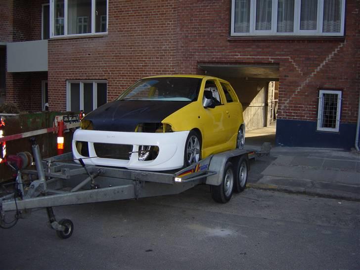 Fiat Punto Sporting (SOLGT) - Puntoen bliver flyttet til dens nye opbevaringssted billede 2