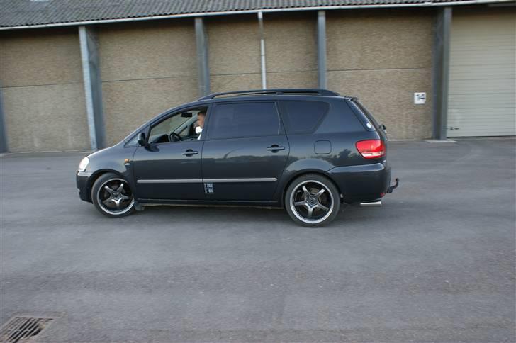 Toyota sportsvan billede 2