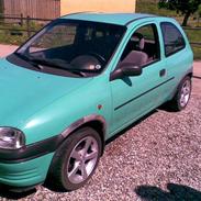 Opel corsa B (SOLGT)
