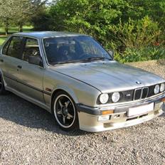 BMW E30 324D