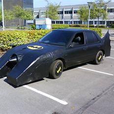Nissan Sunny - Batmobil edition