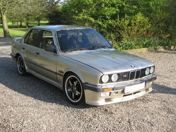 BMW E30 324D billede 2