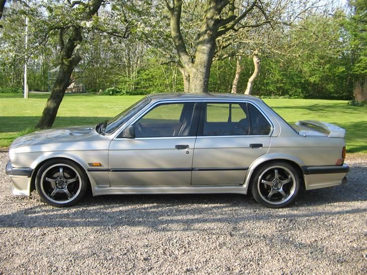 BMW E30 324D billede 3